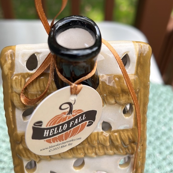 New BlueSky Heather Goldminc Hello Fall Cottage candle lite figurine - Picture 6 of 11